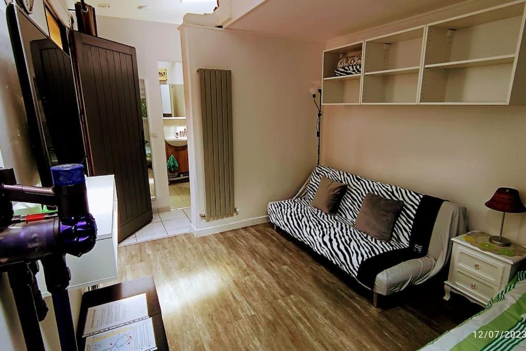 Apartment Petit Pour 4 Personnes Avec Coin Jardin Le Blanc-Mesnil