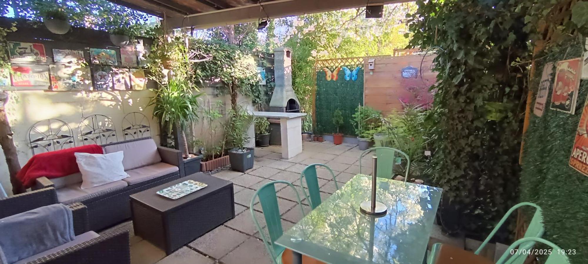 Petit Pour 4 Personnes Avec Coin Jardin Le Blanc-Mesnil